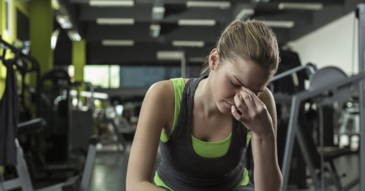 Είναι Ασφαλές να Ασκείστε Όταν Είστε Αρρώστοι ή Μήπως Βοηθάει; Ειδικοί Δίνουν την άποψή τους