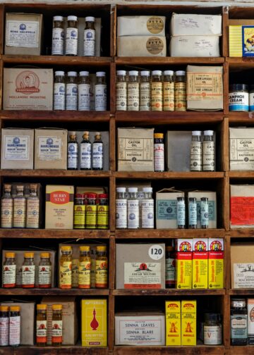 Εφημερεύοντα φαρμακεία Πρωτοχρονιά 2026, σταυρός φαρμακείου πράσινος φωτεινός