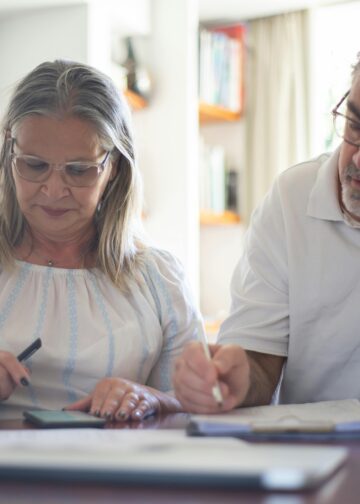 Ημερολόγιο Ιανουαρίου 2026 με σημειωμένες ημερομηνίες πληρωμών και χαρτονομίσματα ευρώ